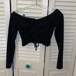 GARAGE OFF THE SHOULDER SCRUNCHED CROP TOP